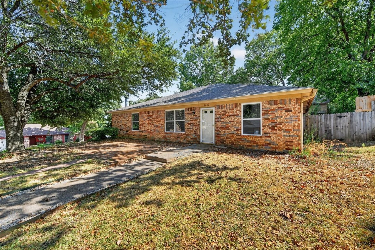 4200 Oakside Ct. Arlington, TX 76016