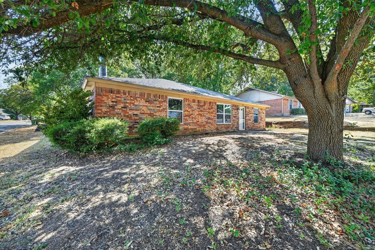 4200 Oakside Ct. Arlington, TX 76016
