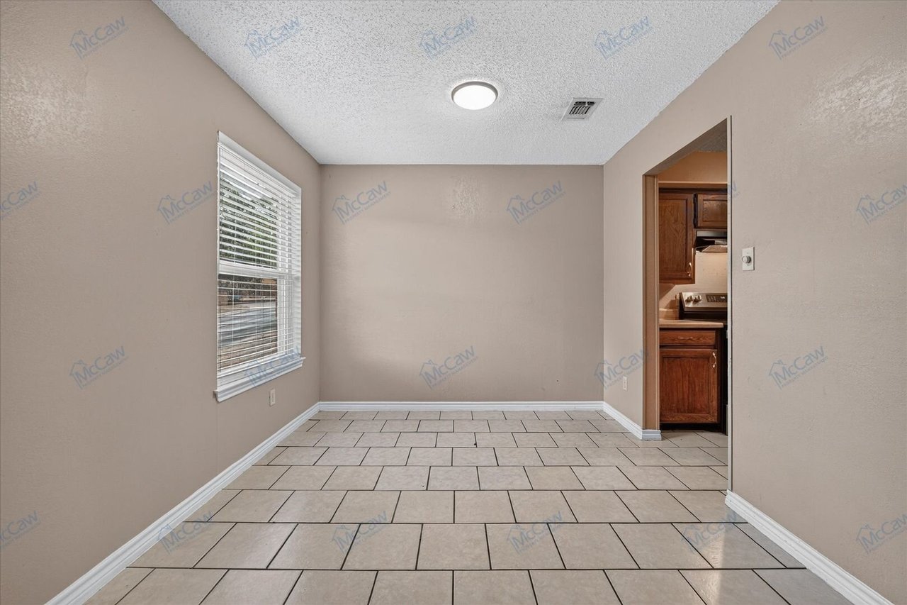4200 Oakside Ct. Arlington, TX 76016