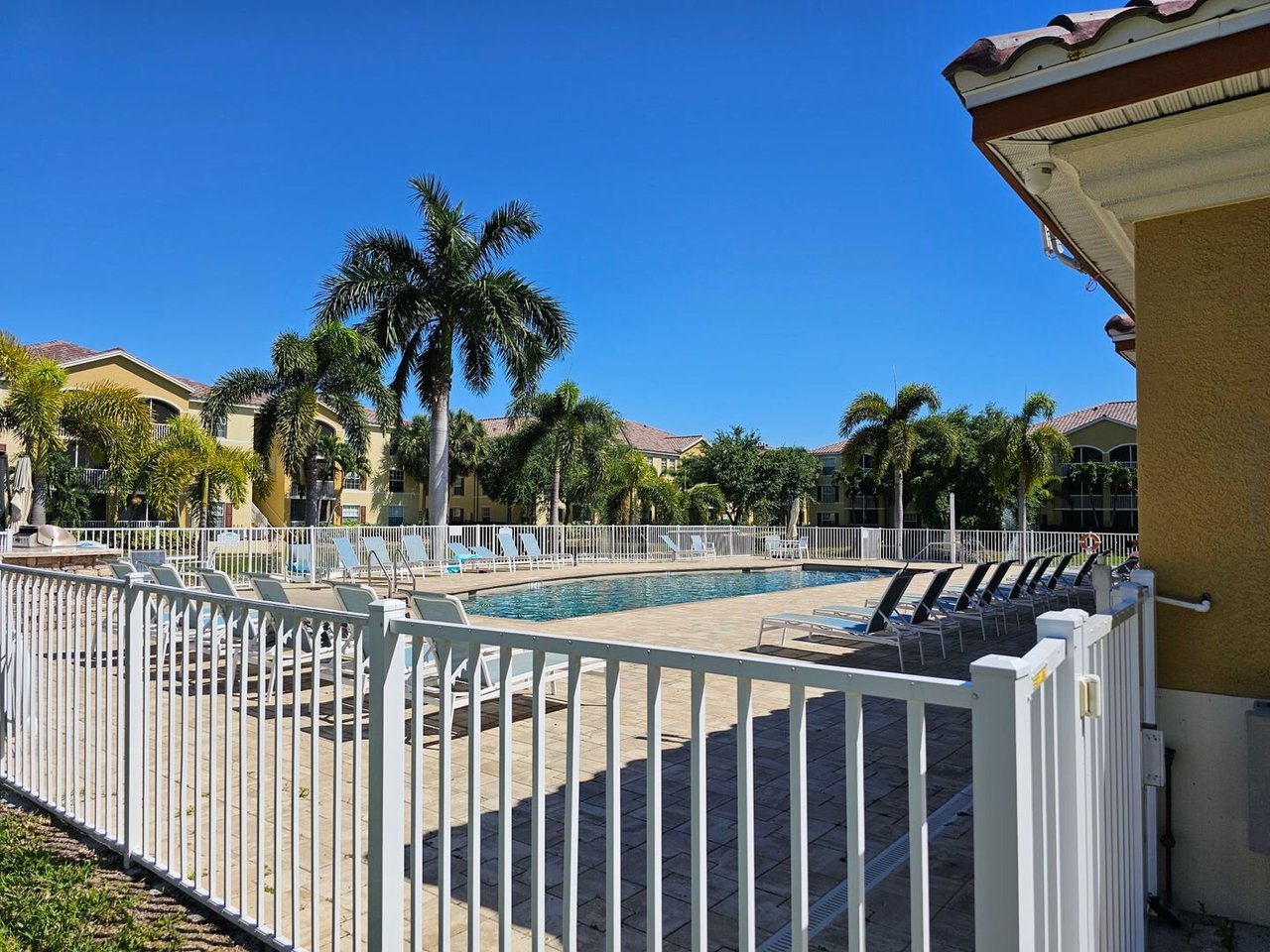 4113 Residence Drive APT 211 Fort Myers, FL 33901