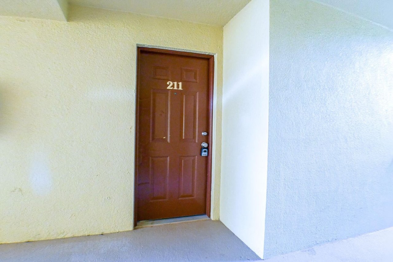 4113 Residence Drive APT 211 Fort Myers, FL 33901