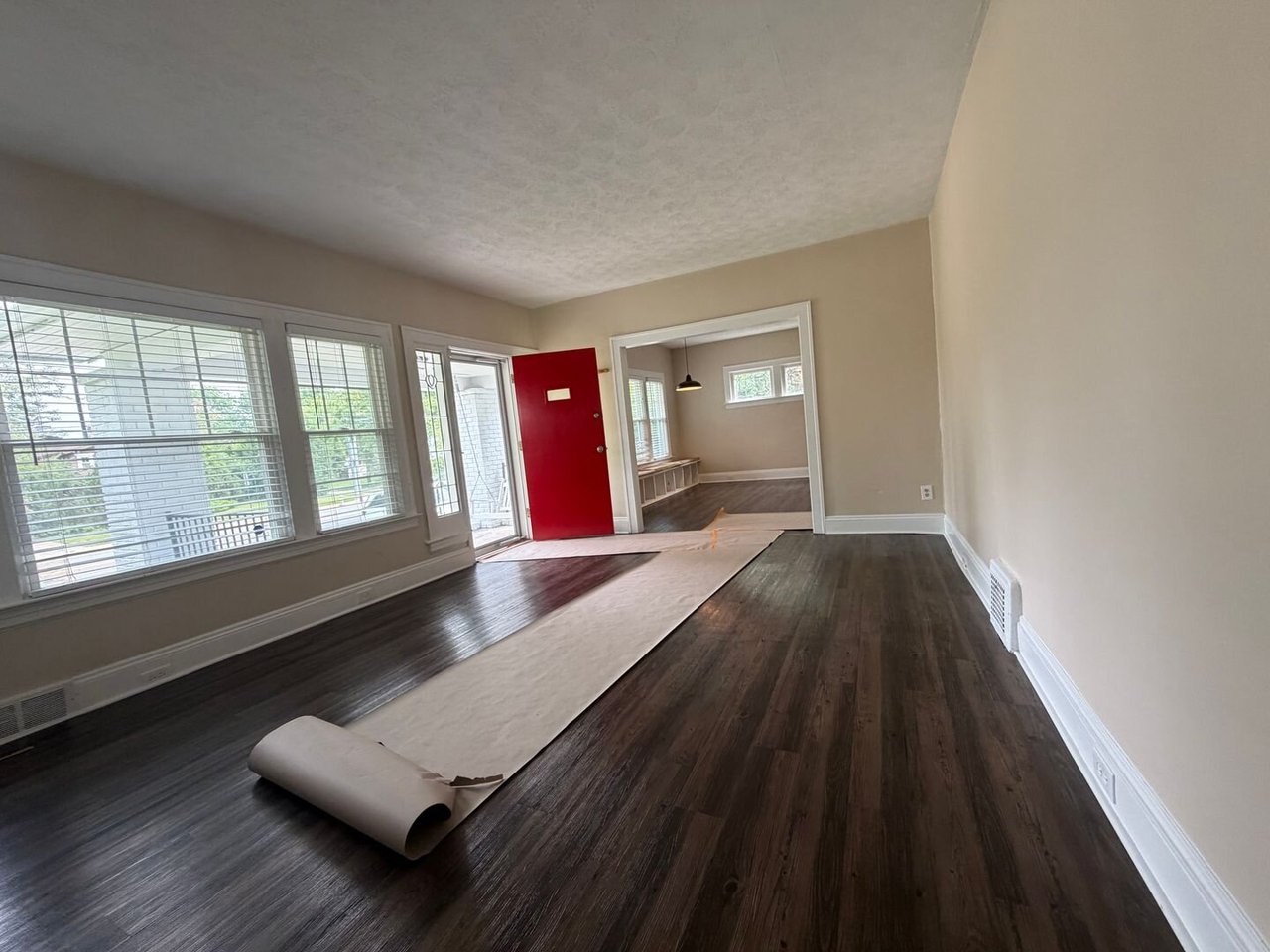 13048 Cedar Rd Cleveland Heights, OH 44118