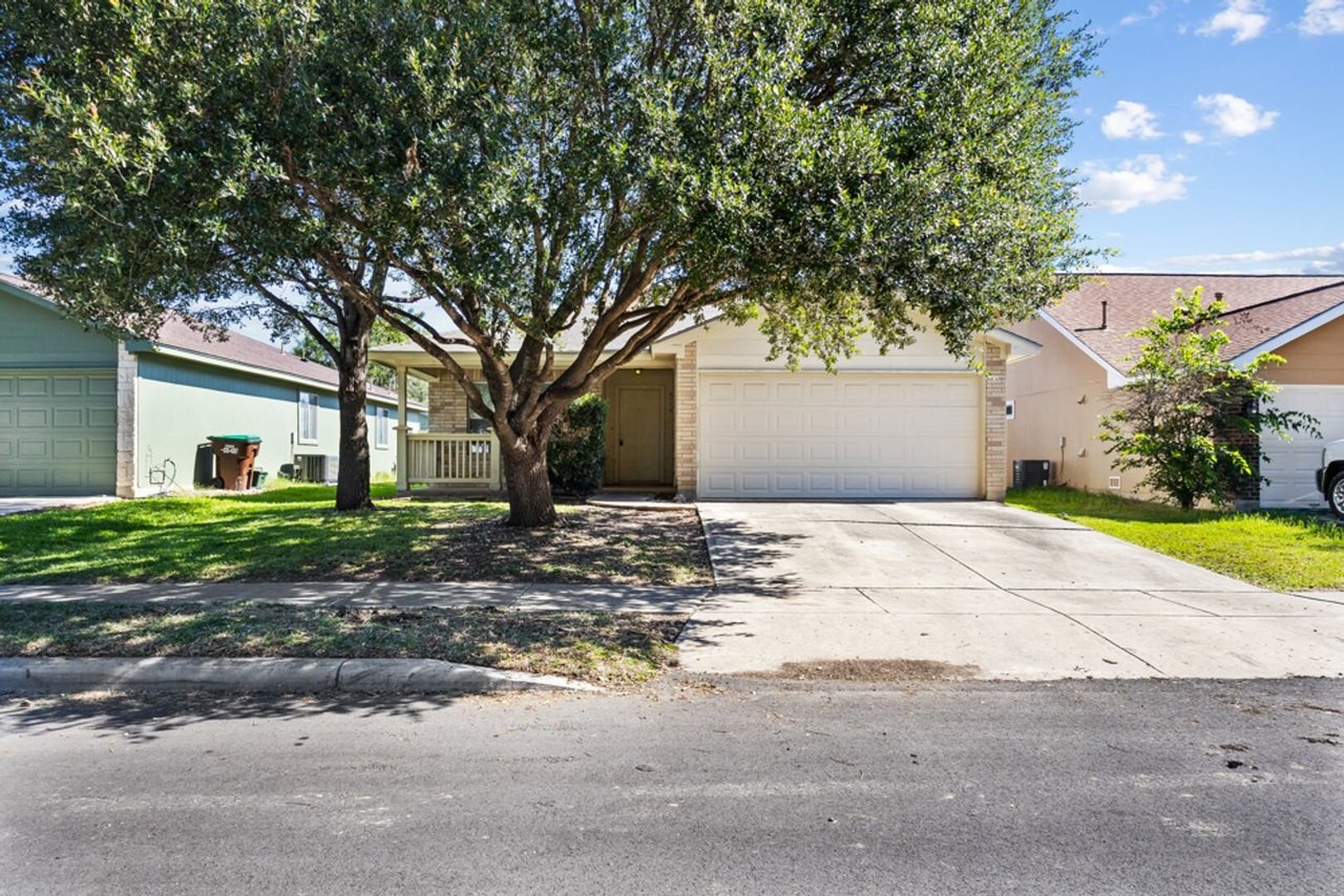 8519 Snakeweed Dr. Converse, TX 78109