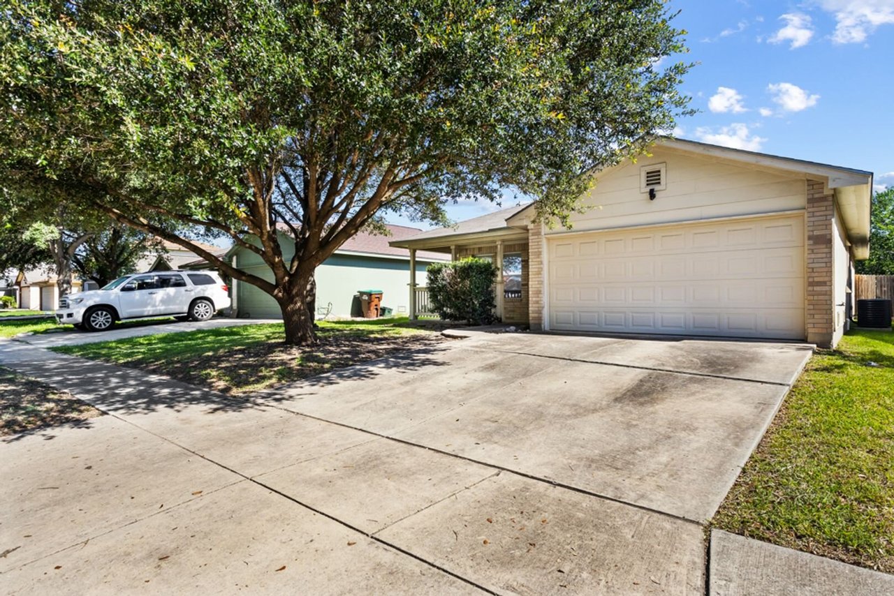 8519 Snakeweed Dr. Converse, TX 78109