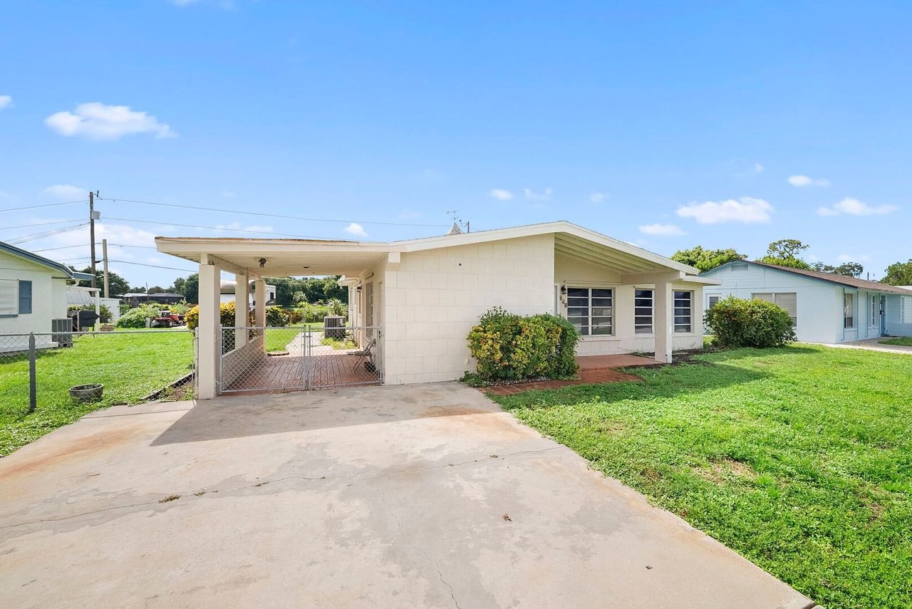 275 Lakeview Dr North Fort Myers, FL 33917