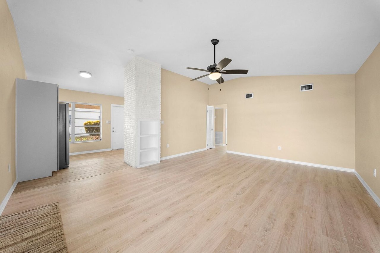 275 Lakeview Dr North Fort Myers, FL 33917
