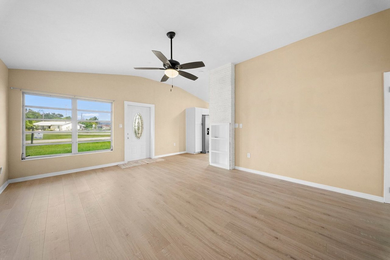 275 Lakeview Dr North Fort Myers, FL 33917