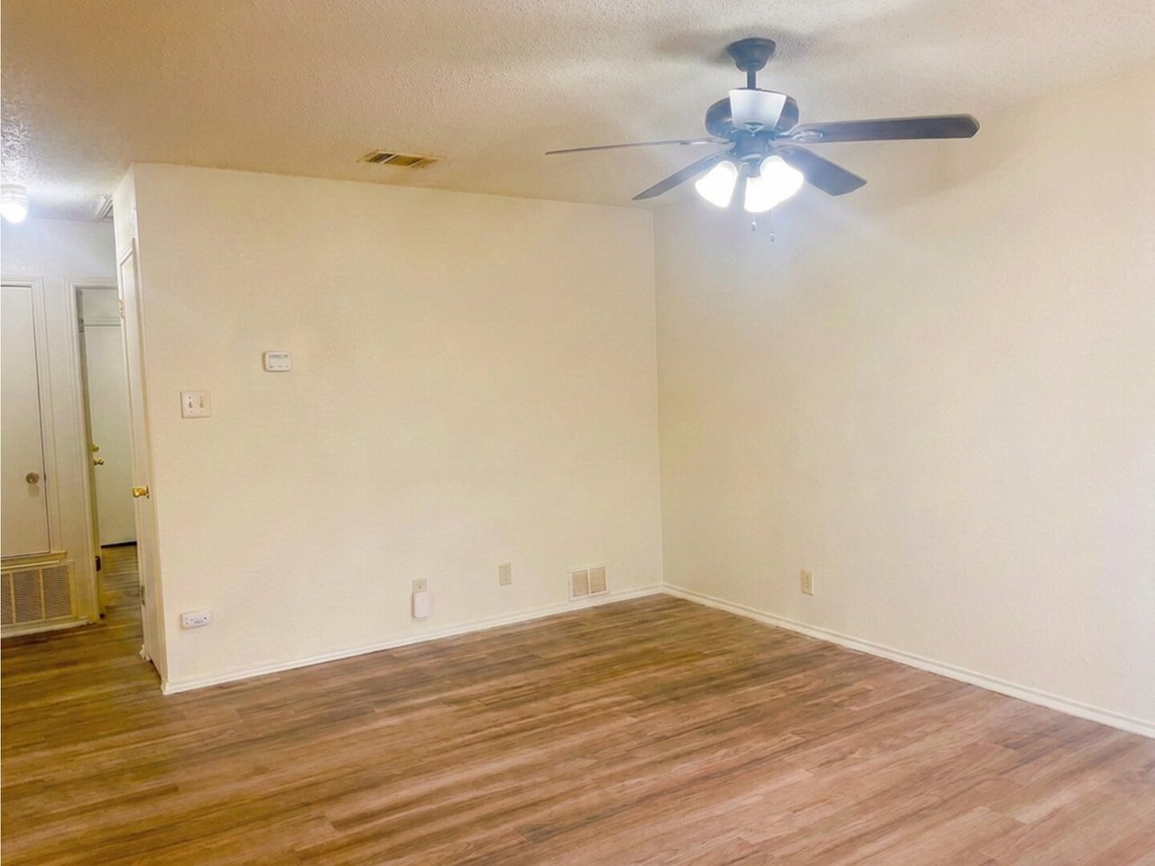 8873 Meadow Trace San Antonio, TX 78250