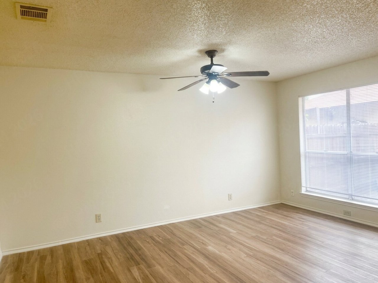 8873 Meadow Trace San Antonio, TX 78250
