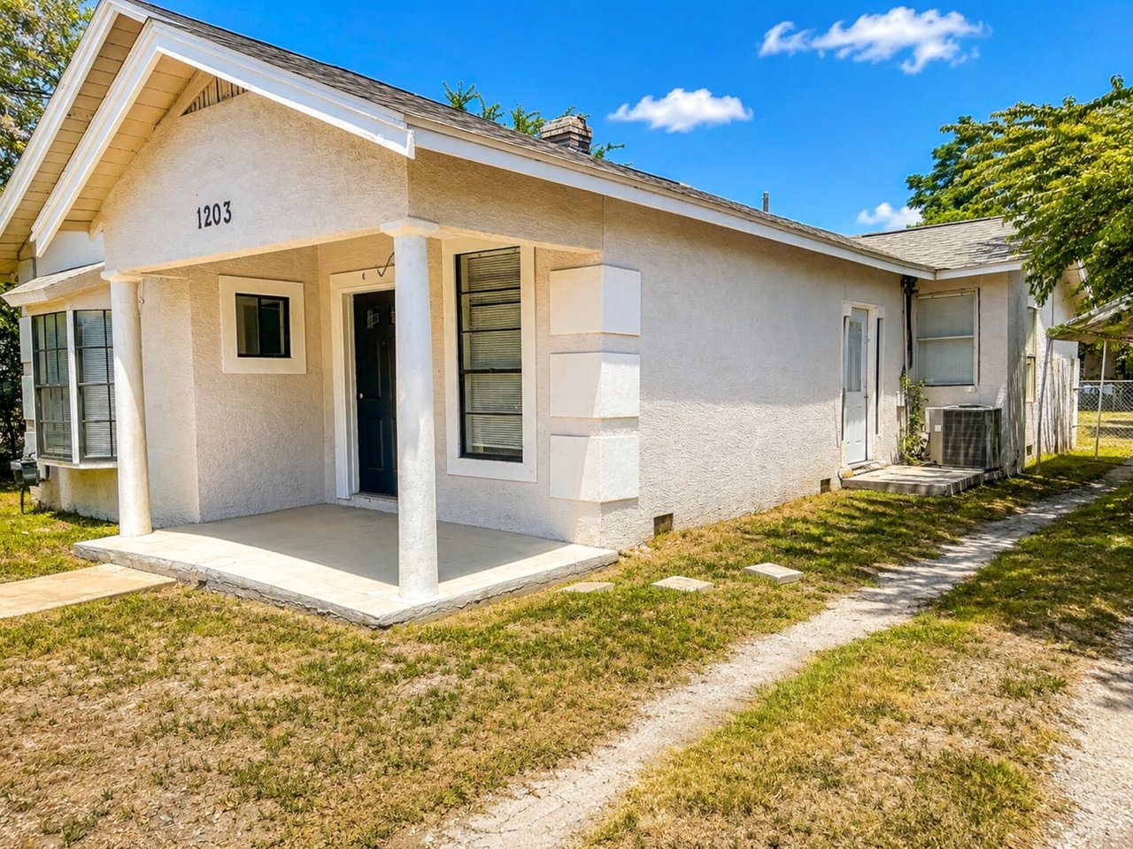 1203 Lamar San Antonio, TX 78202