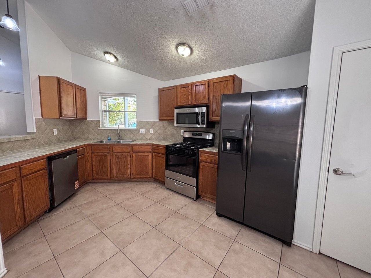 10922 Forest Summit Live Oak, TX 78233