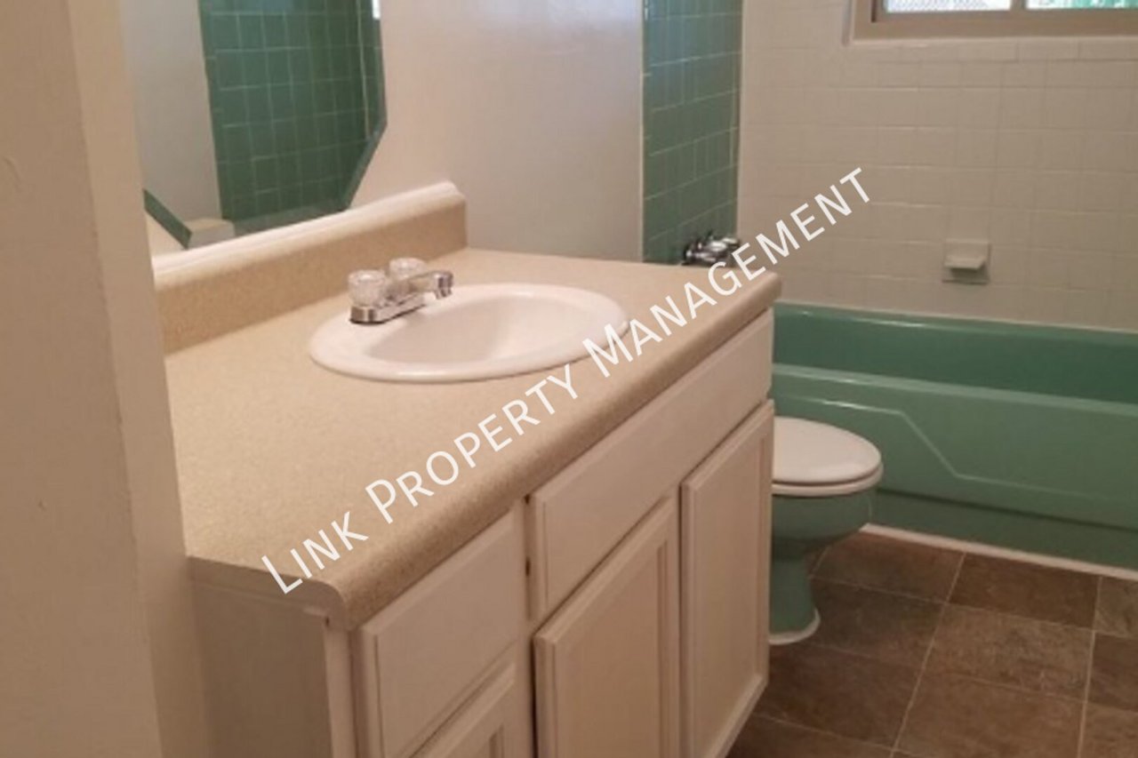 4702B Murray Lake Chattanooga, TN 37421