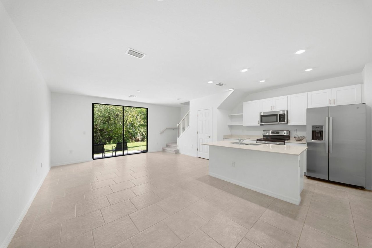 14191 Oviedo Pl Tice, FL 33905