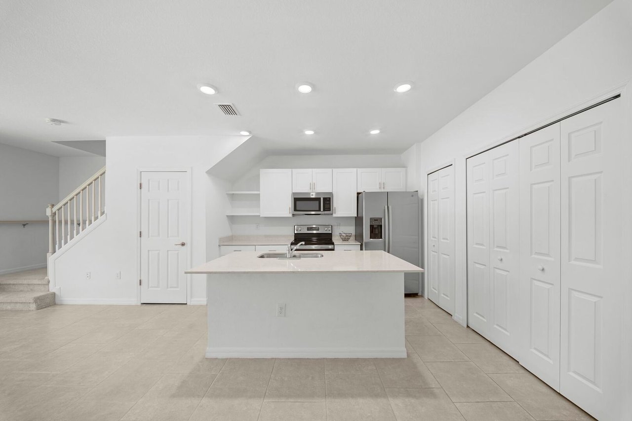 14191 Oviedo Pl Tice, FL 33905