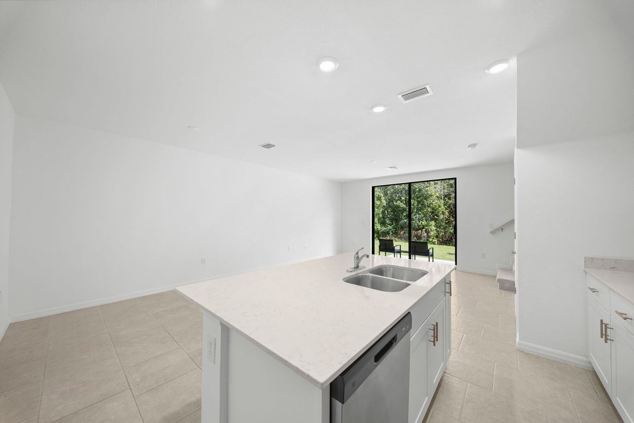 14191 Oviedo Pl Tice, FL 33905