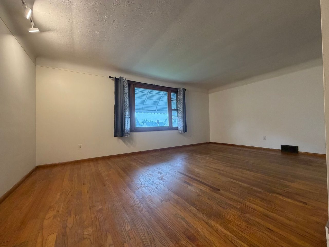 10024 McCracken Ave Up Garfield Heights, OH 44125