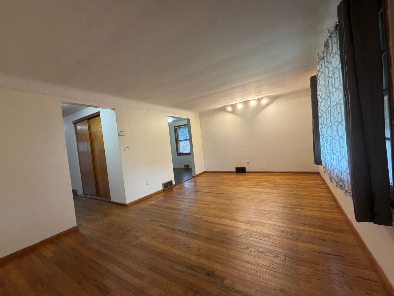 10024 McCracken Ave Up Garfield Heights, OH 44125