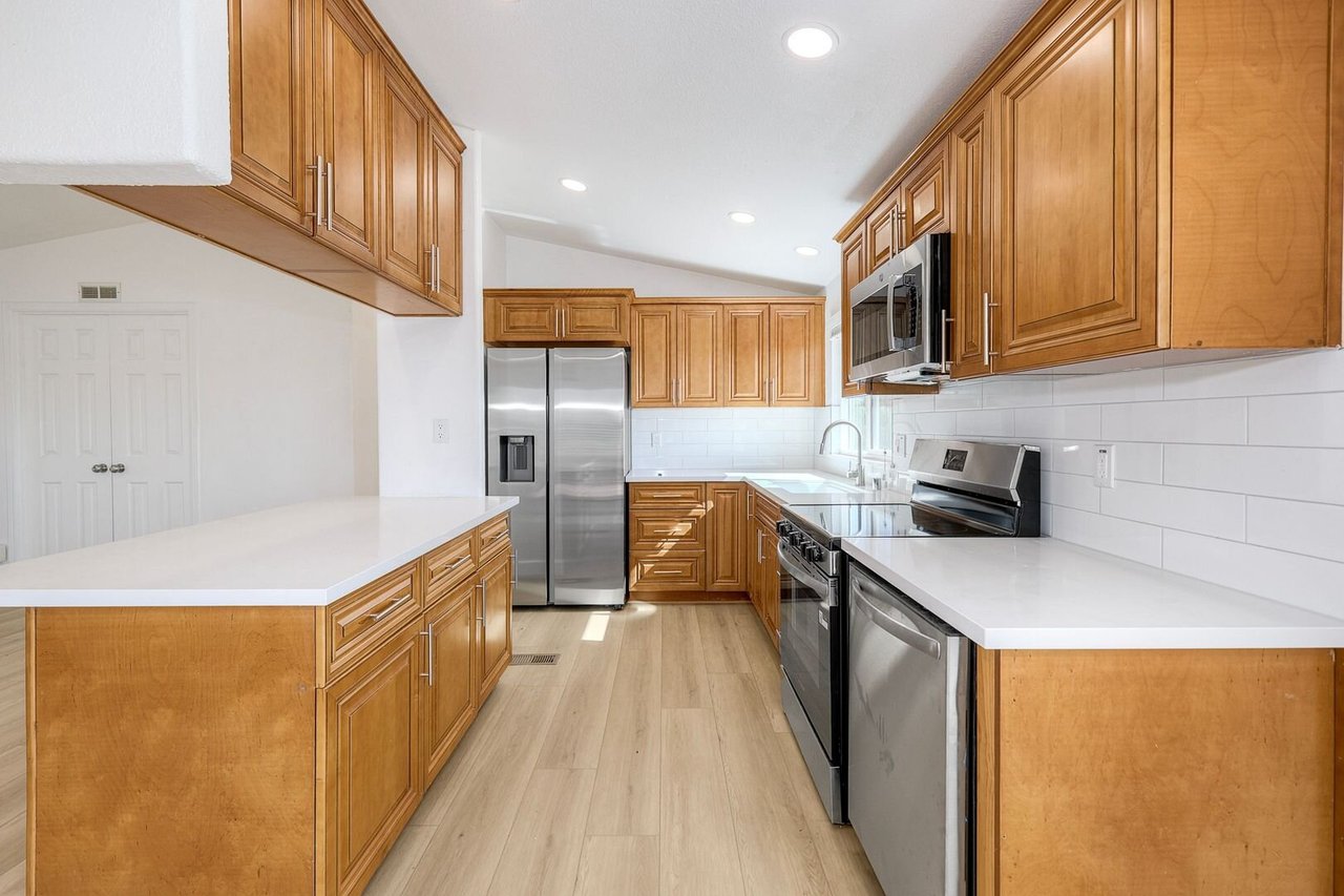 2241 Meadow Lark Dr San Diego, CA 92123