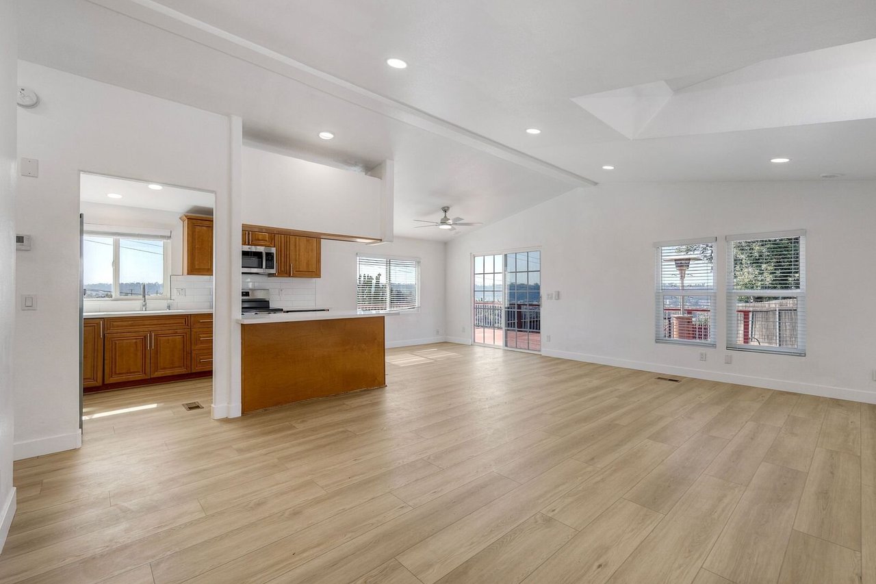 2241 Meadow Lark Dr San Diego, CA 92123