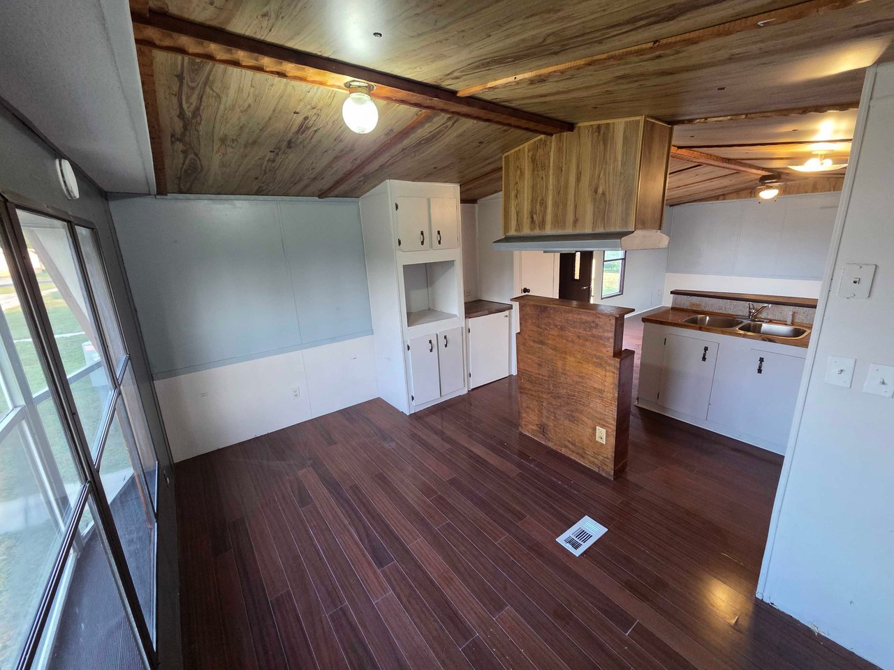 2414 Wysteria