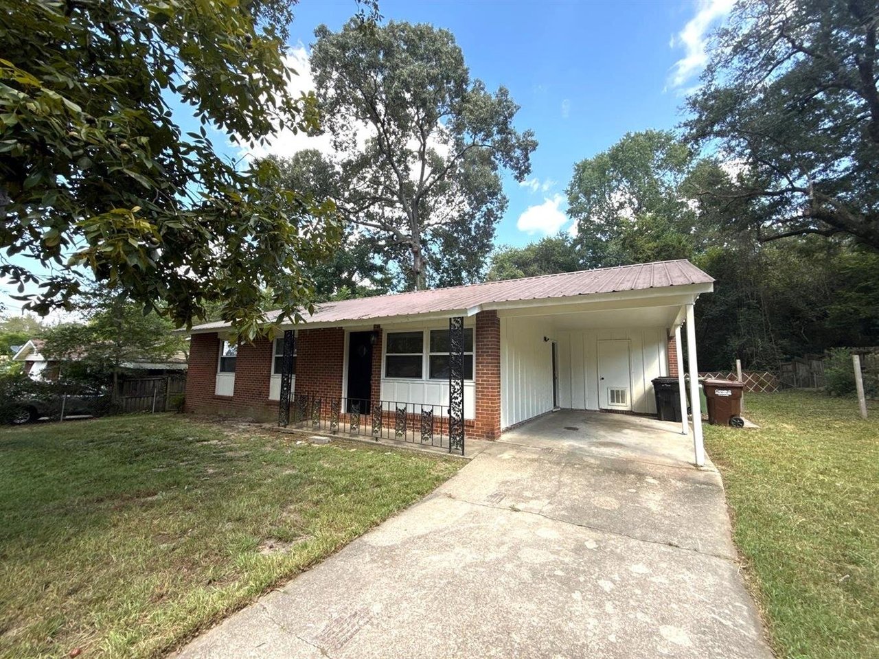 710 Greenbrier Dr