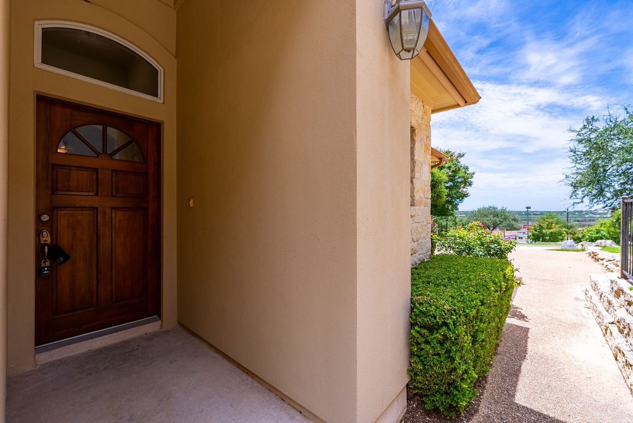 1305 Delsie Dr Unit A Lakeway, TX 78734
