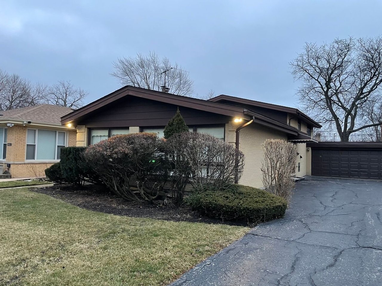 3929 W. Chase Avenue Lincolnwood, IL 60712