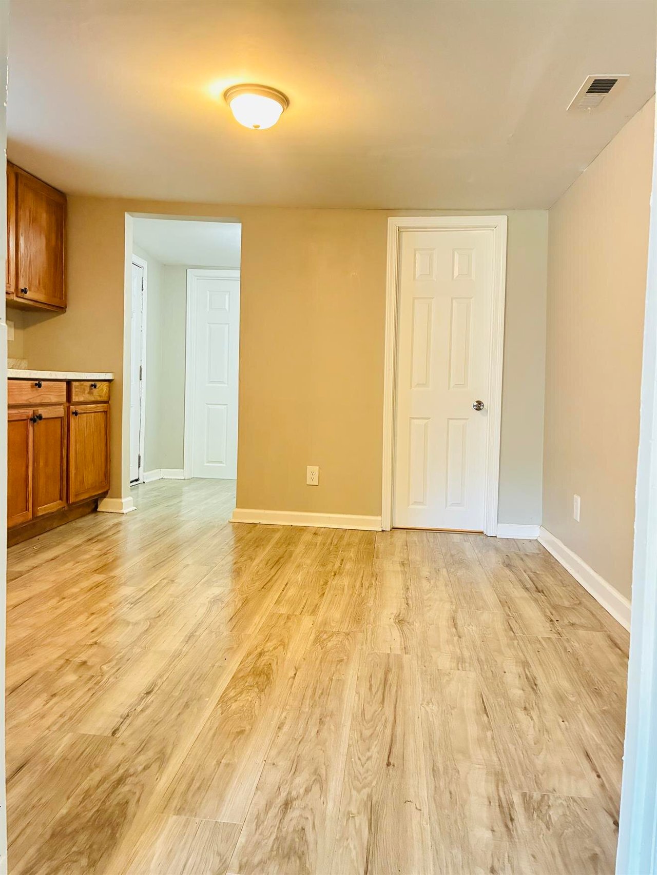 425 Van Buren St