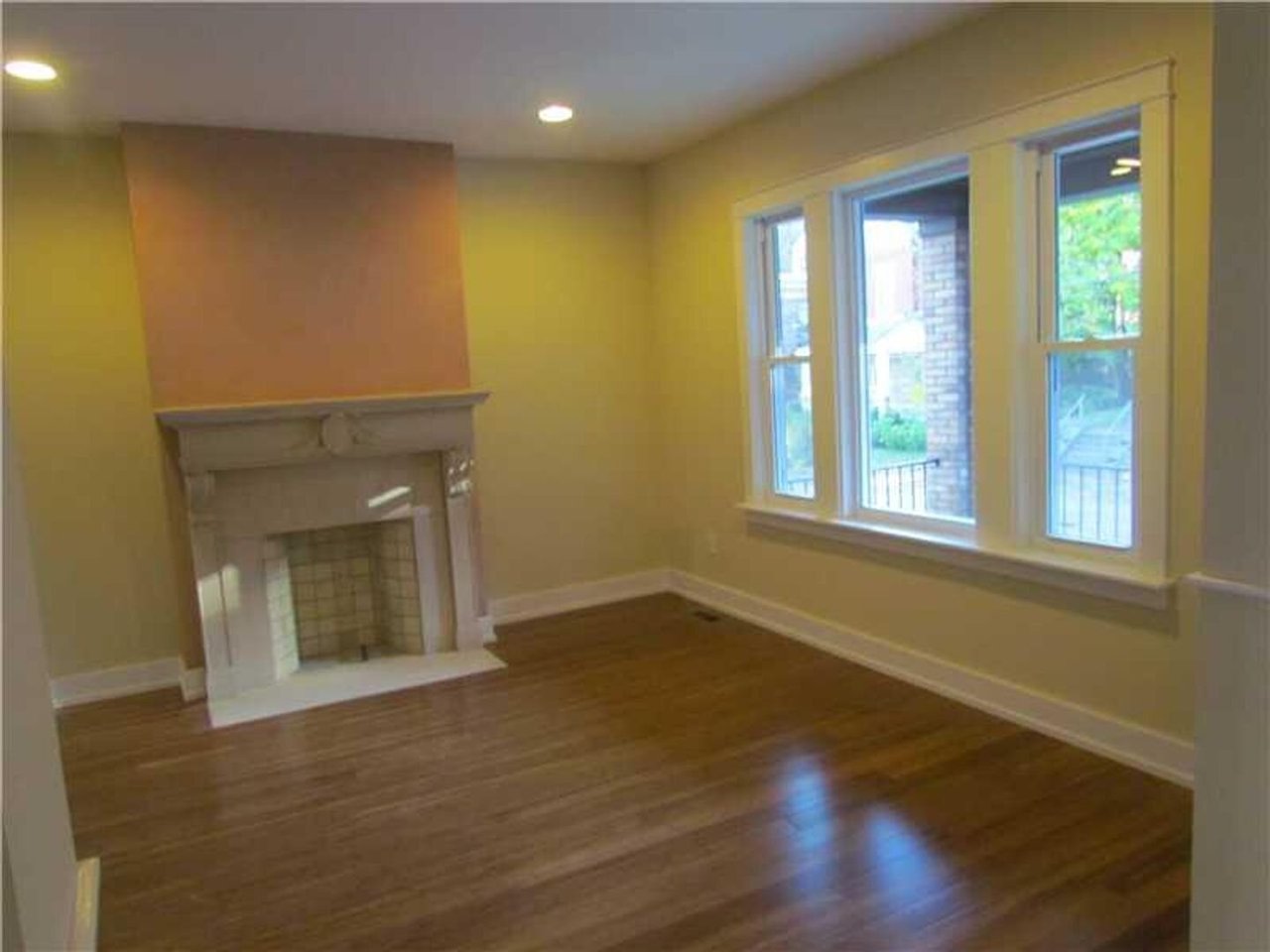 5525 Margaretta St Pittsburgh, PA 15206