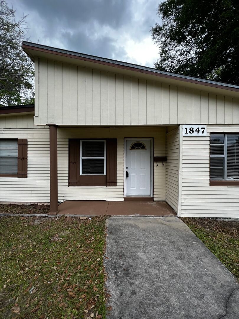 1847 Loyola Drive Jacksonville, FL 32218