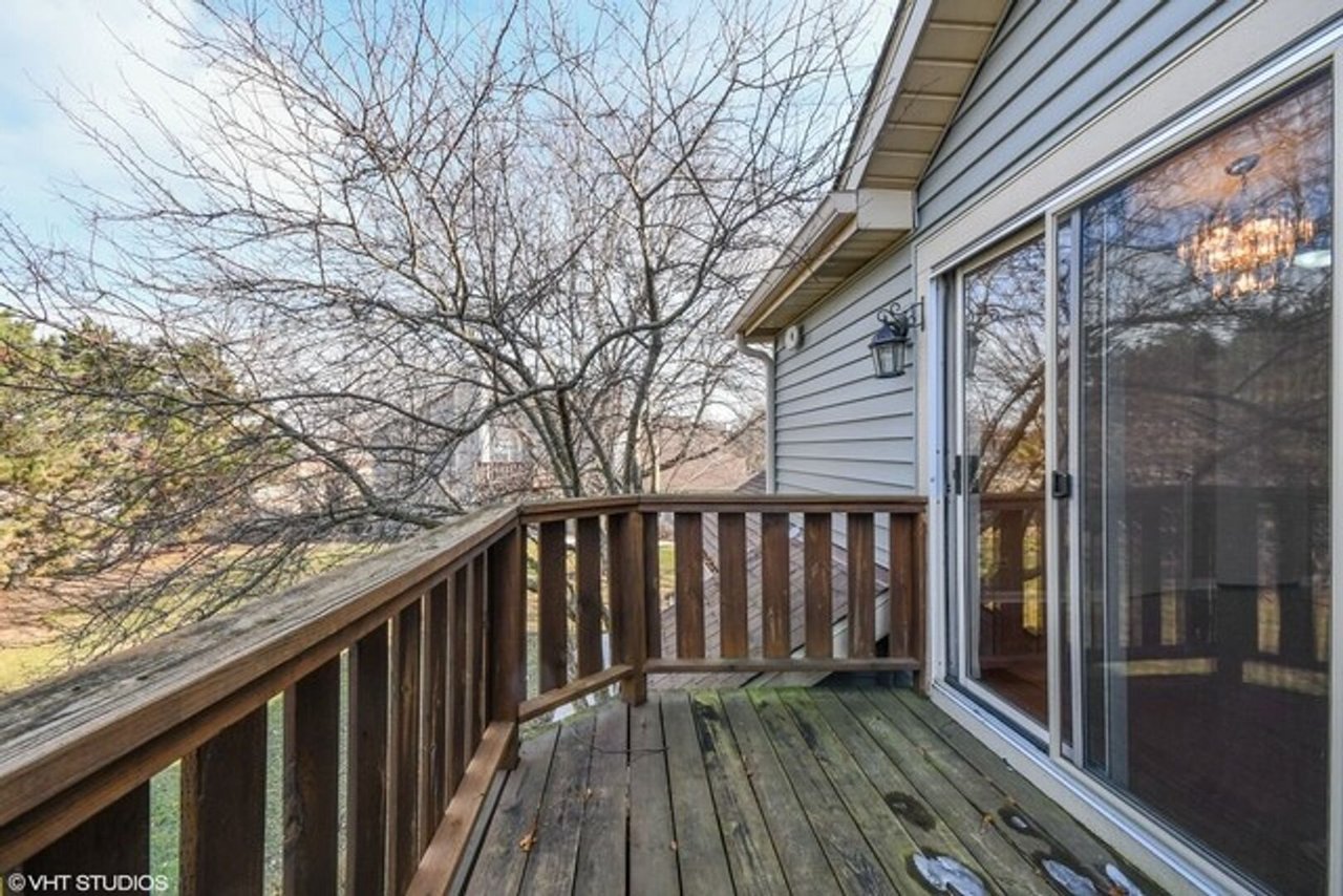 1053 ROCKPORT DR CAROL STREAM, IL 60188