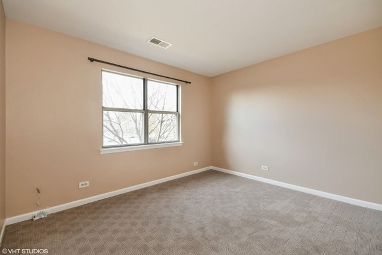 1053 ROCKPORT DR CAROL STREAM, IL 60188