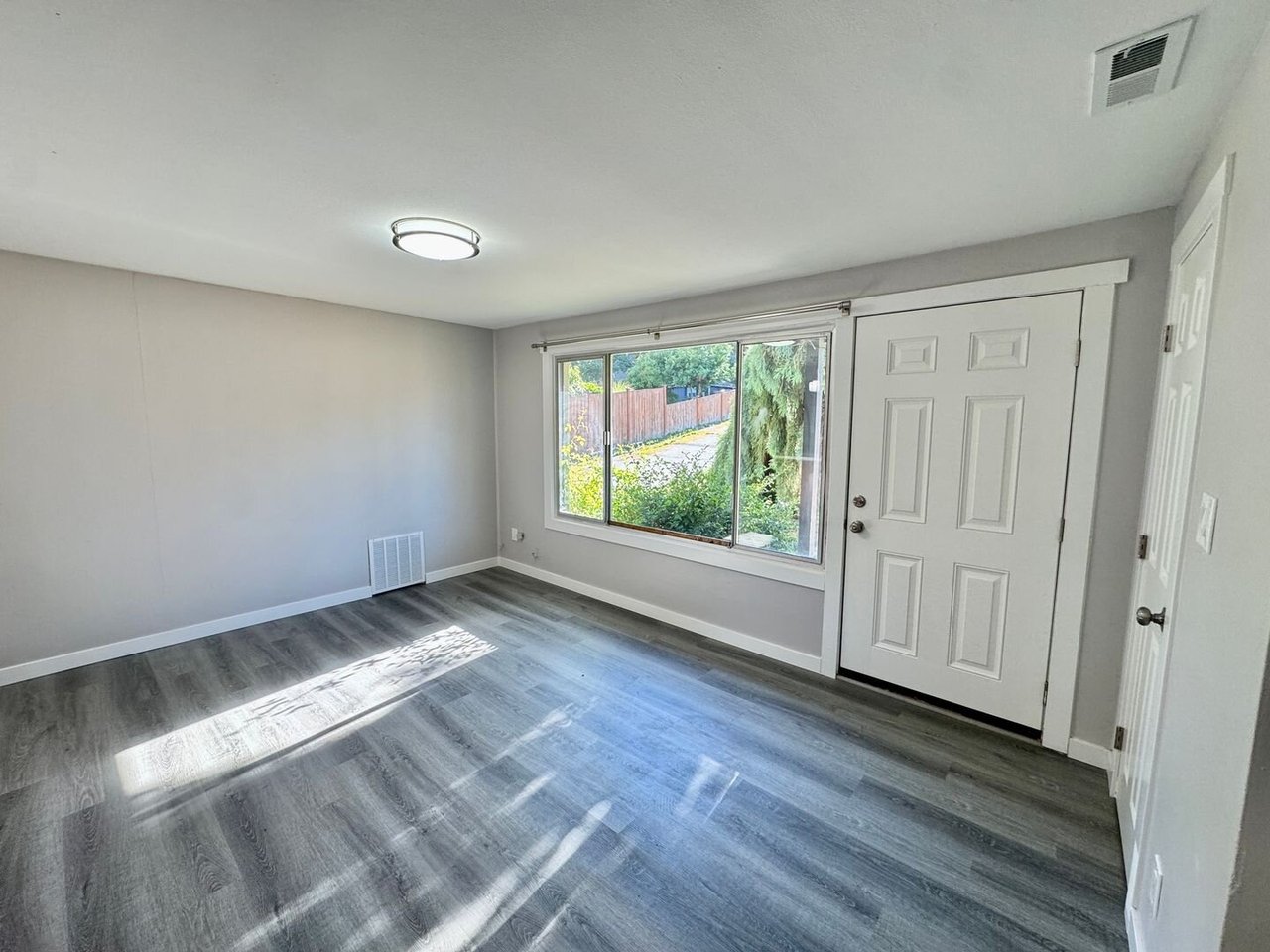 21901 54th Ave W Mountlake Terrace, WA 98043