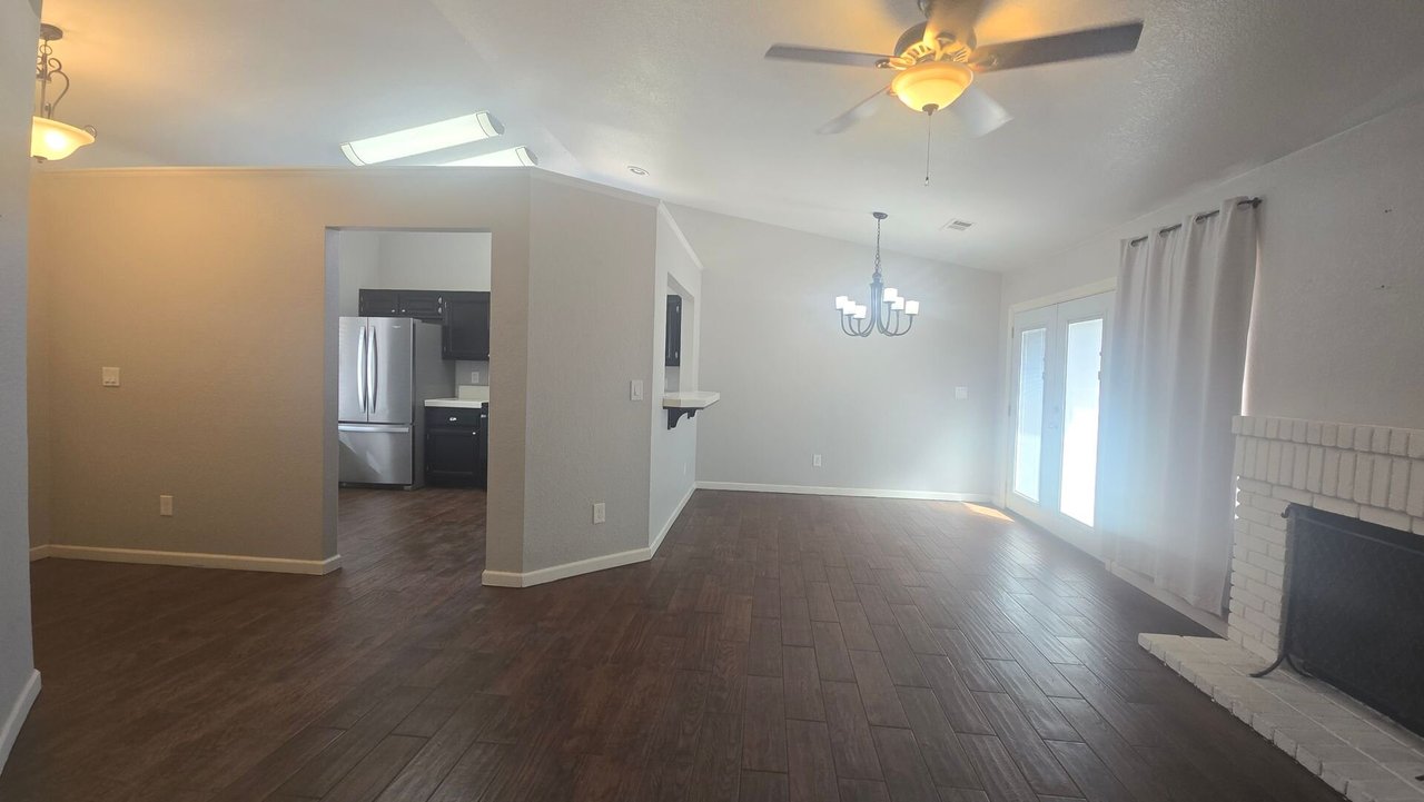 907 Meadow View Rd Hanford, CA 93230