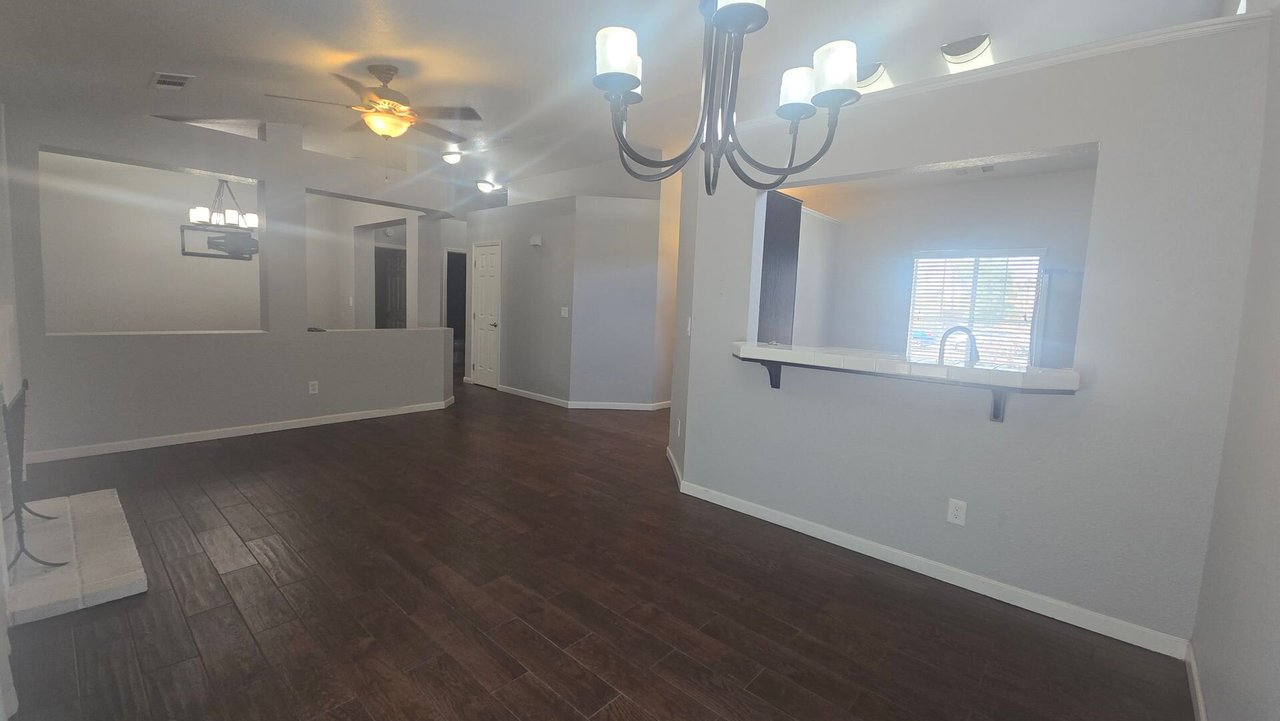 907 Meadow View Rd Hanford, CA 93230