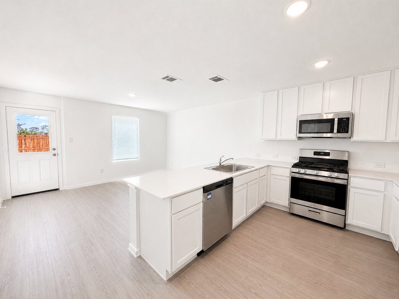 6506 Dali Bend San Antonio, TX 78263