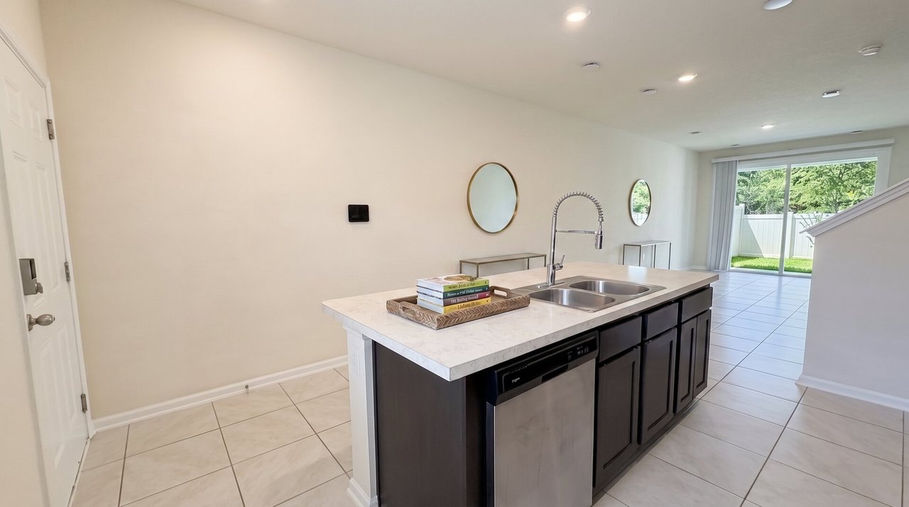 8245 Watercourse Way Jacksonville, FL 32211