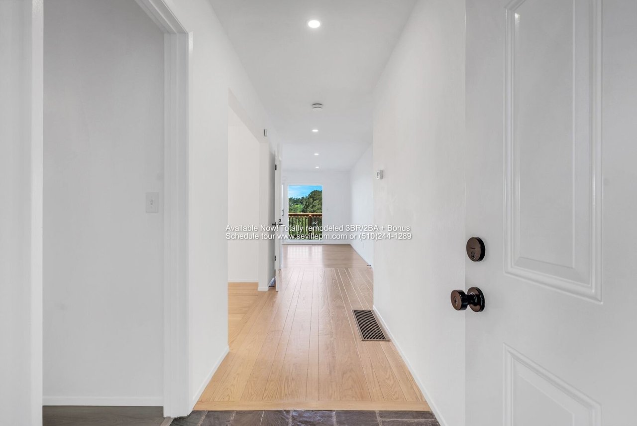 5945 Girvin Dr Oakland, CA 94611