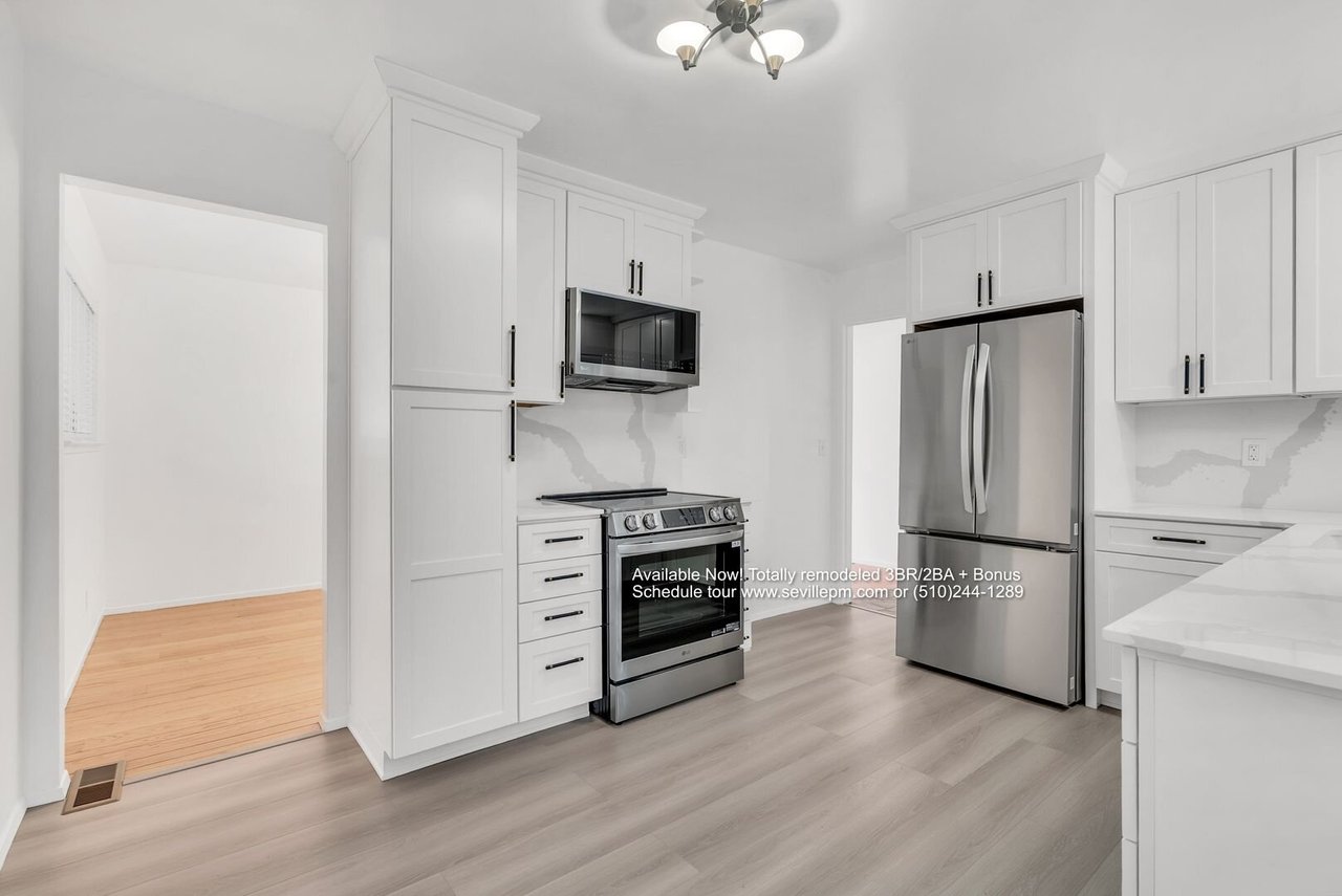 5945 Girvin Dr Oakland, CA 94611