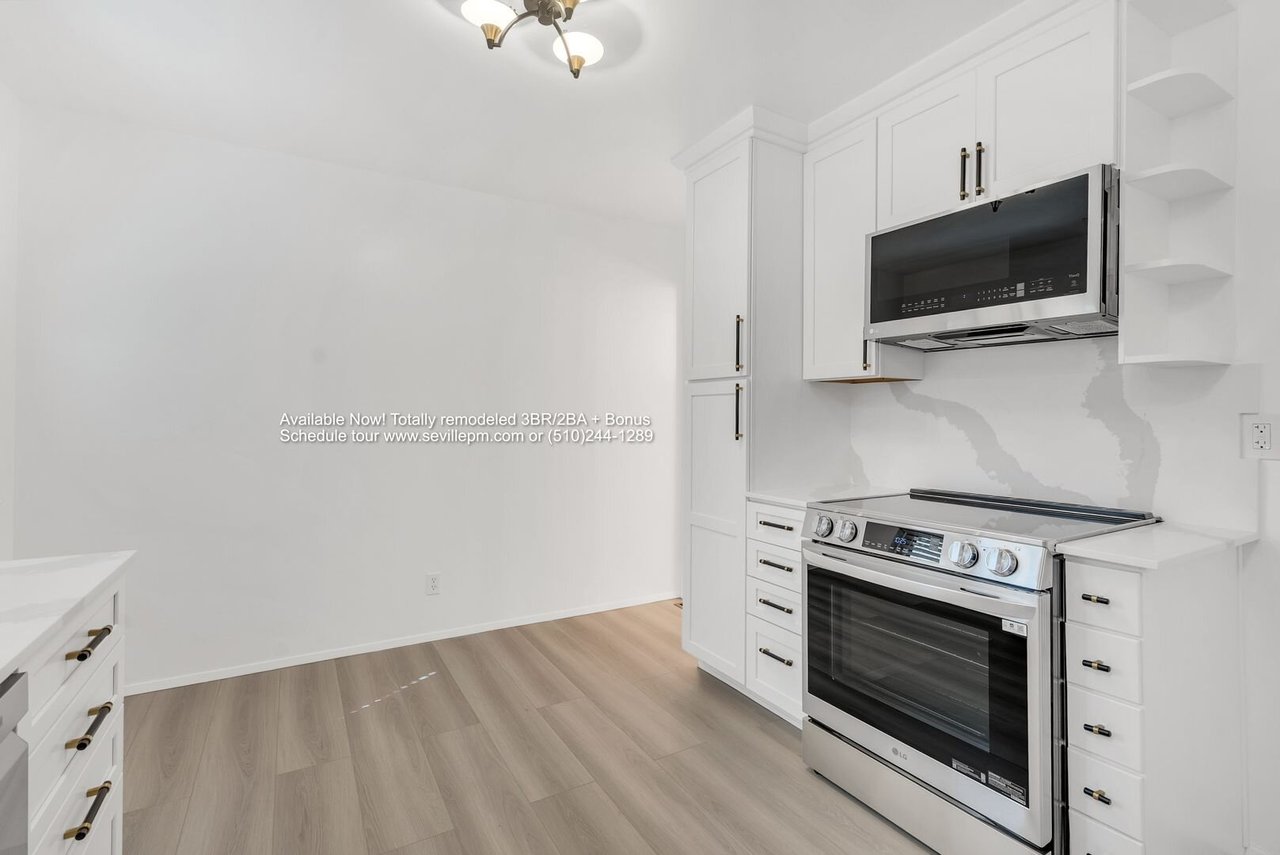 5945 Girvin Dr Oakland, CA 94611