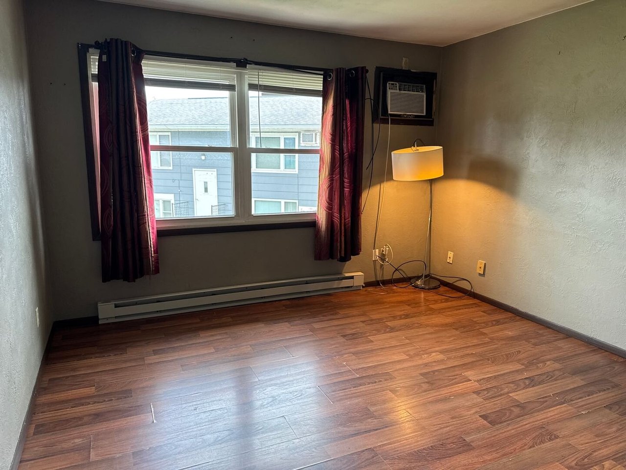 925 1st Street Unit #3 Dewitt, IA 52742