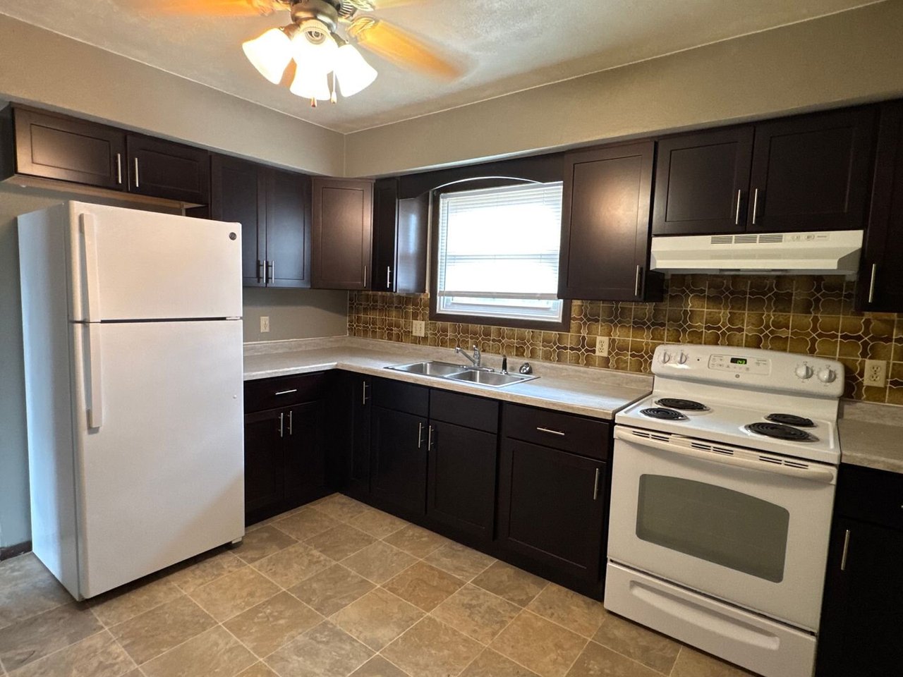 925 1st Street Unit #3 Dewitt, IA 52742