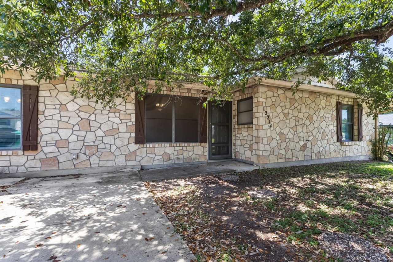 12214 Lone Shadow Trail Live Oak, TX 78233