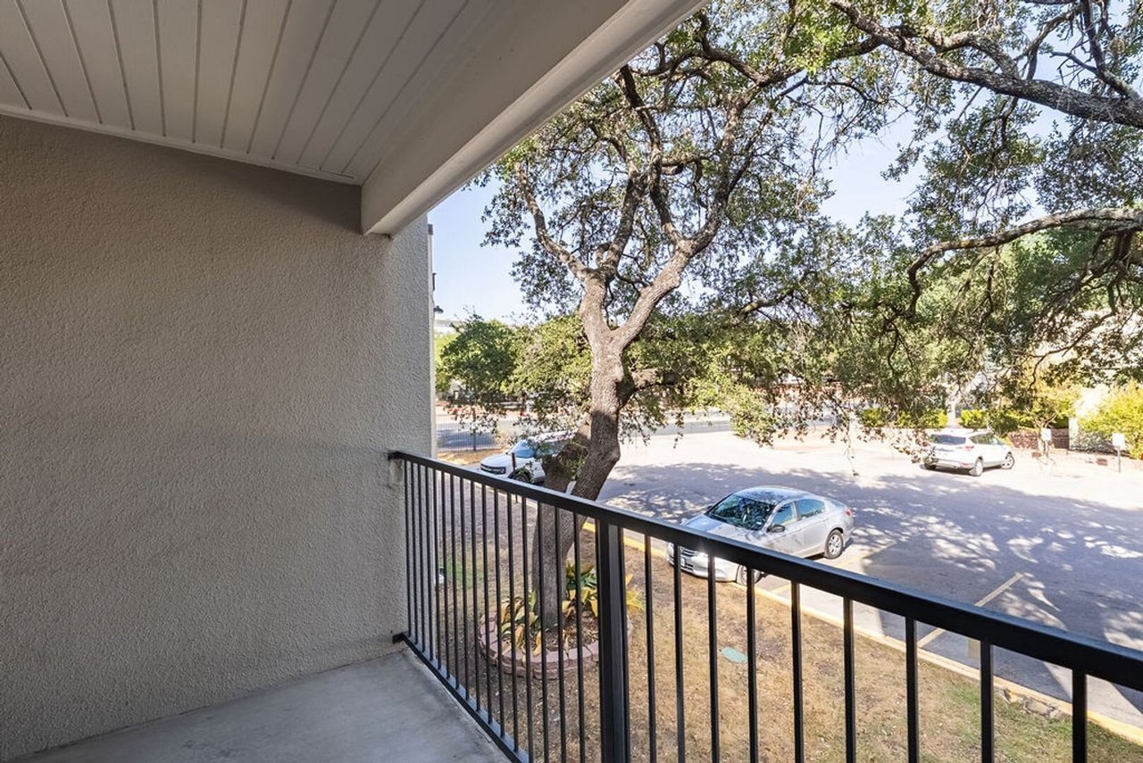 935 La Posada Dr #216 Austin, TX 78752