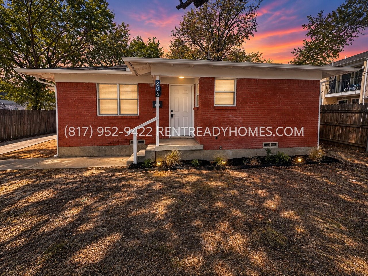 806 N Center St, Arlington, TX 76011