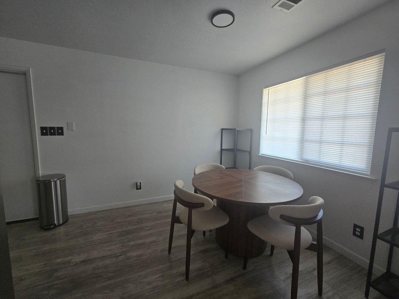1875 Idlewood Cir Hanford, CA 93230