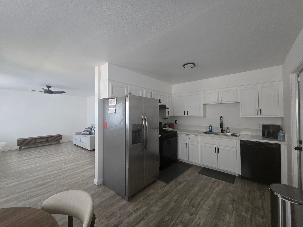 1875 Idlewood Cir Hanford, CA 93230