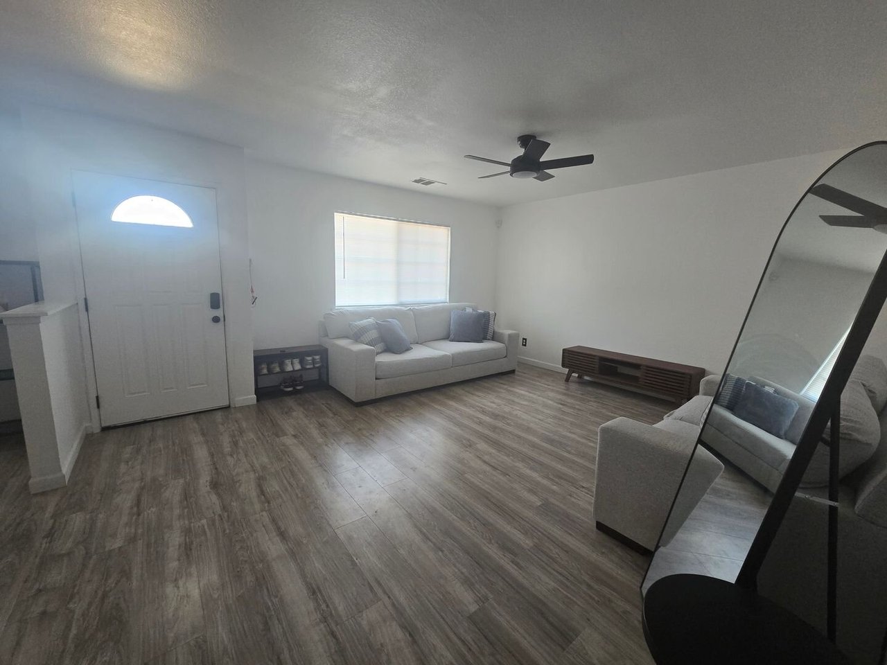 1875 Idlewood Cir Hanford, CA 93230