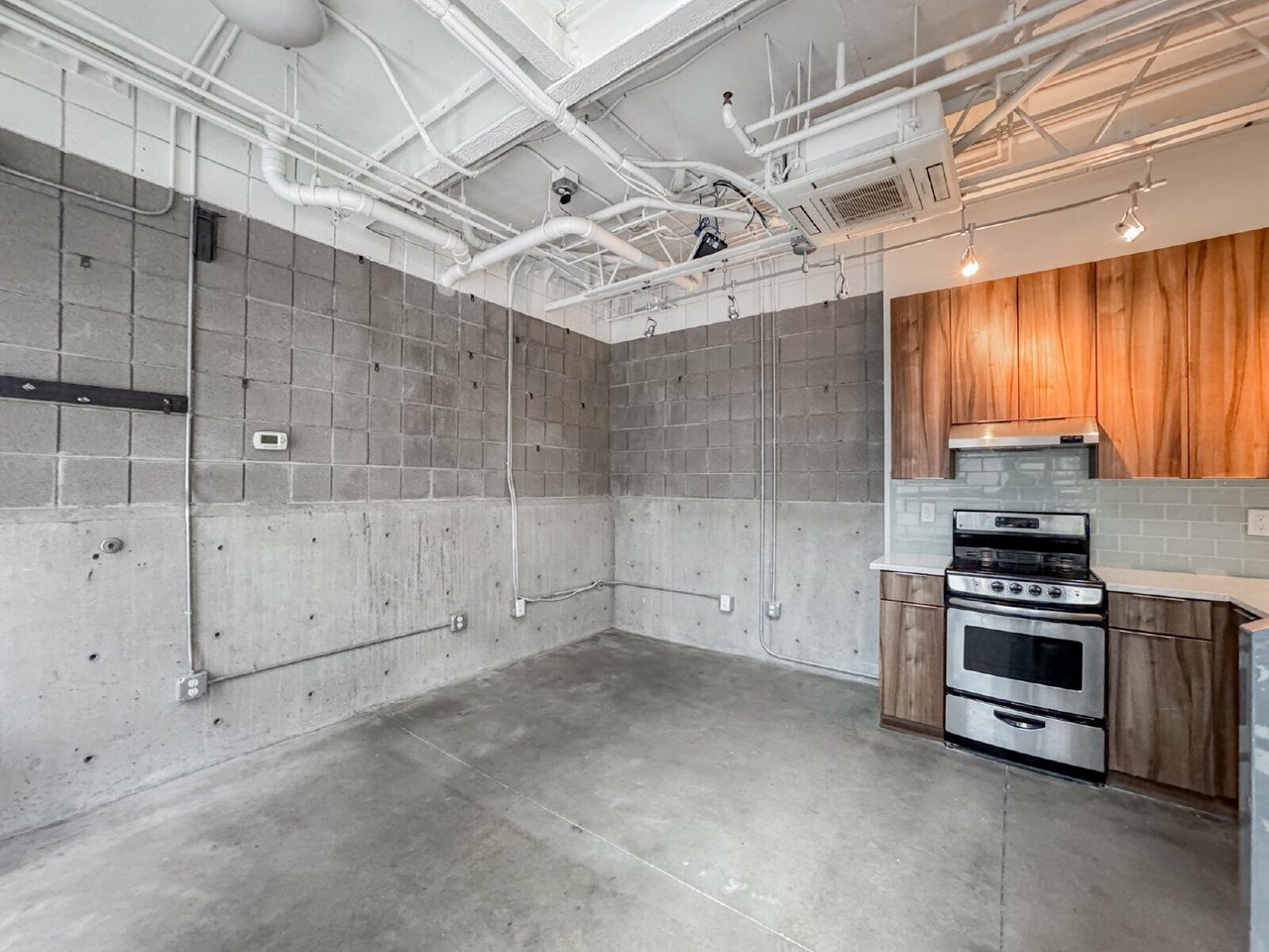360 West Broadway, Unit 216