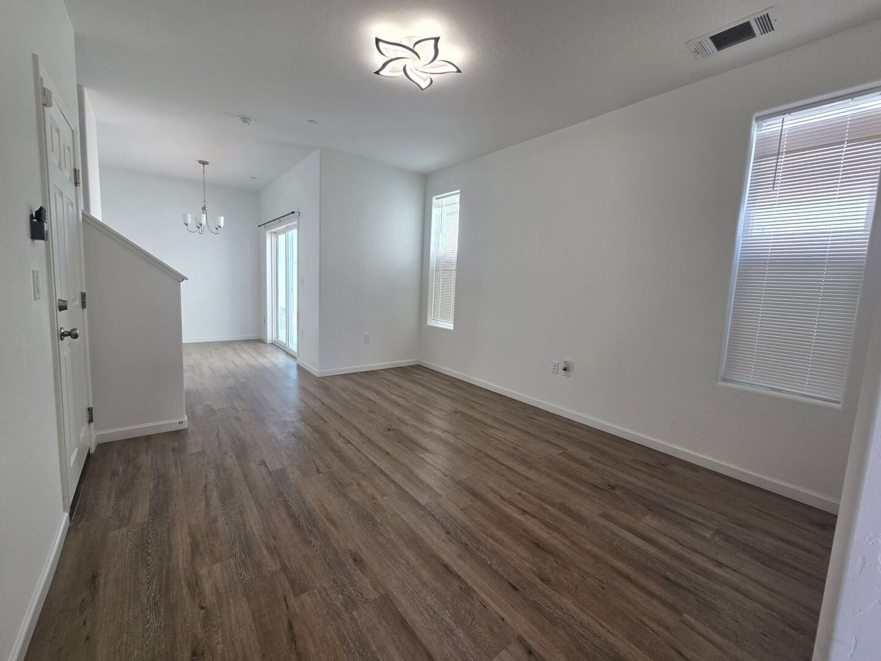 1057 Buena Vista Lane Hanford, CA 93230